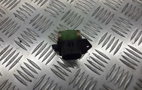 Opel Meriva B Coolant fan relay 55702180