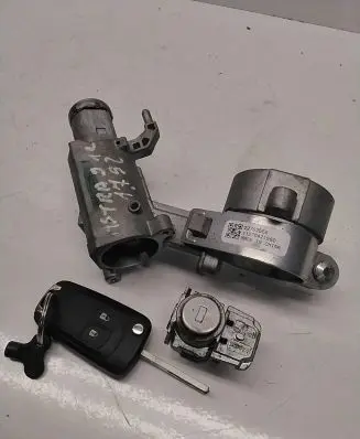 Opel Astra J Ignition lock 22762556 13574869