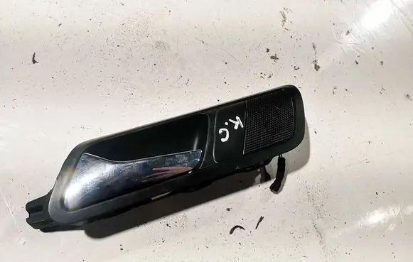 Volkswagen PASSAT B6 Rear door interior handle 