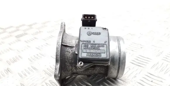 Audi A4 S4 B5 8D Mass air flow meter 037906461B