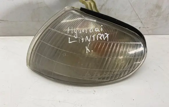 Hyundai Lantra I Front indicator light