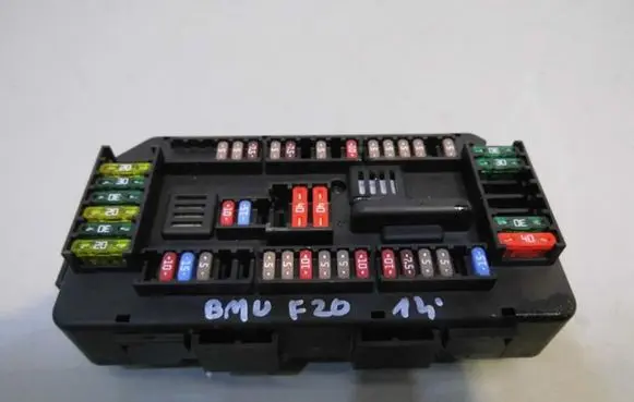 BMW 1 E81 E87 Fuse box set 933787902