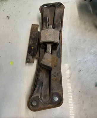 Infiniti Q50 Gearbox mounting bracket 231