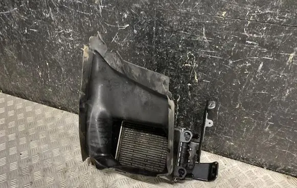 Audi Q7 4M Coolant radiator 4M0121212D