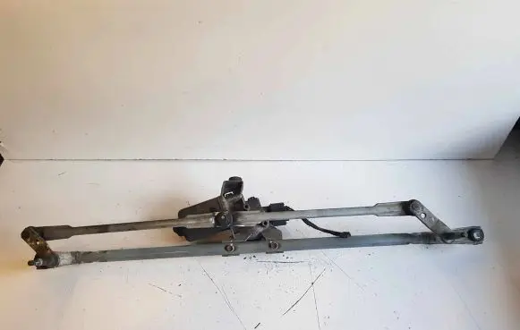 Land Rover Discovery 3 - LR3 Front wiper linkage and motor 6H2217A429AB 246765 29T06