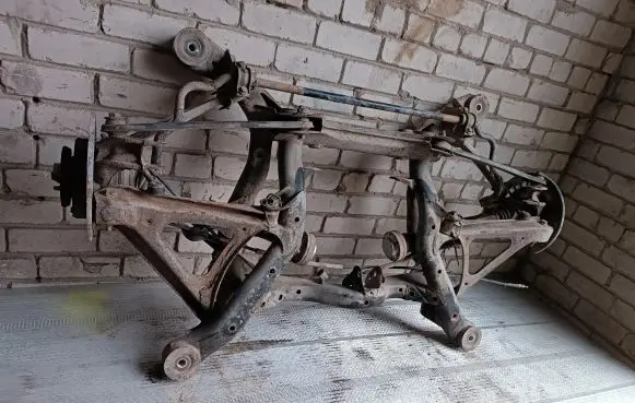 Volkswagen Touareg I Rear axle beam 