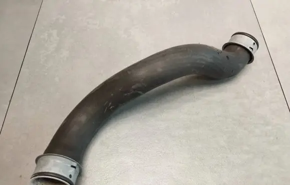 Mercedes-Benz CLS C218 X218 Engine coolant pipe/hose A2045011582