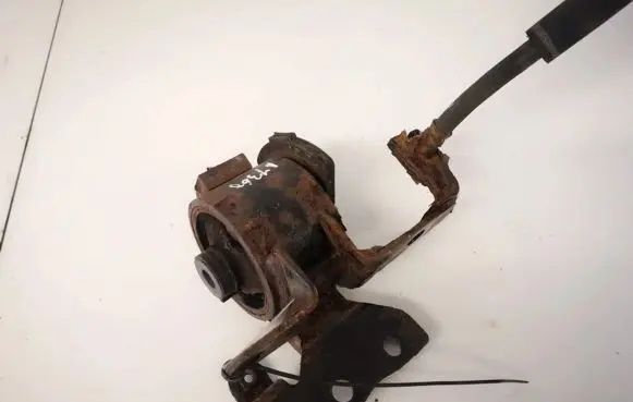 Mazda 323 F Engine mount bracket