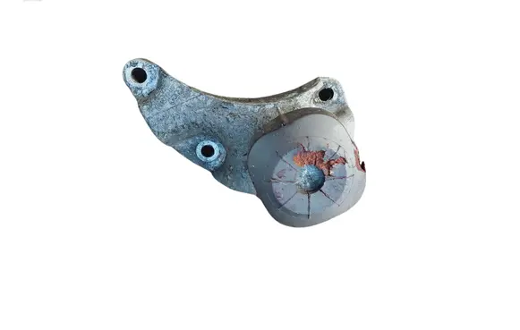 Engine mounting bracket