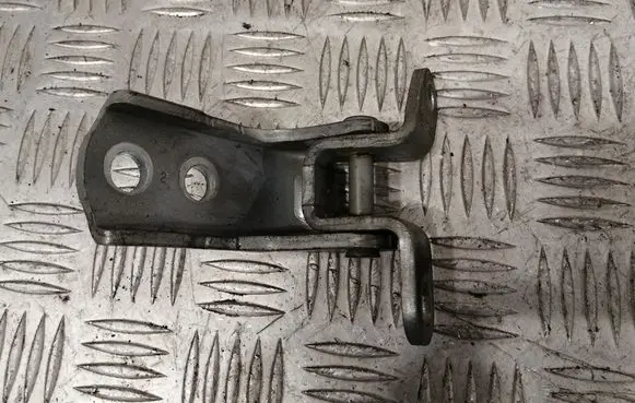 Toyota Avensis T250 Front door upper hinge 687200D010