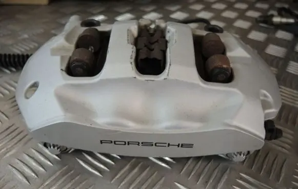 Porsche Cayenne (92A) Rear brake caliper 403BD