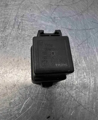 BMW 1 F20 F21 Coolant fan relay 9207913