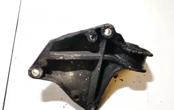 Peugeot 407 Engine mount bracket 96391768
