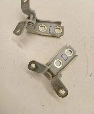 Cadillac CTS Front door hinges set A046057 11712