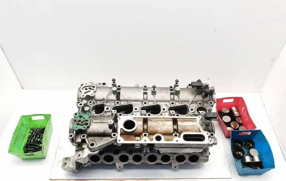 Volvo XC90 Engine head 31401130 VAD98J S378604