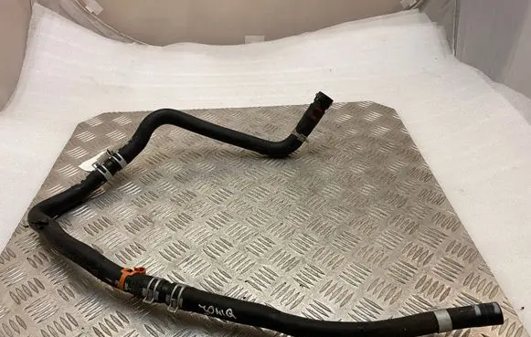 Engine coolant pipe/hose