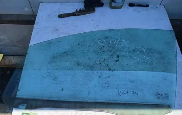 Ford Focus C-MAX Front door window glass four-door 