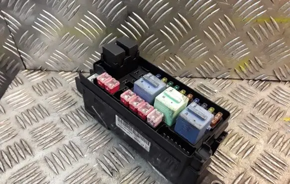 Mini One - Cooper R50 - 53 Fuse box set 6906604