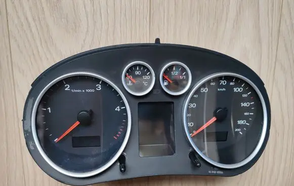 Audi A2 Speedometer (instrument cluster) 8Z0920930Q