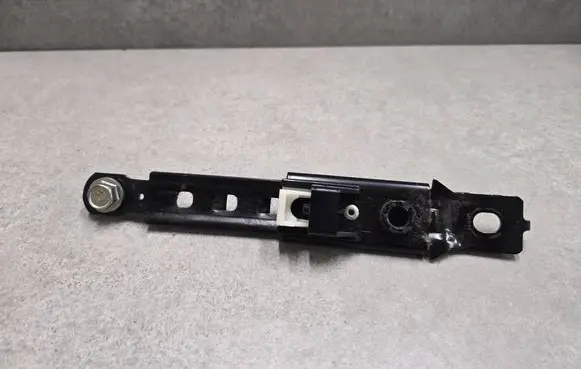 Mitsubishi Outlander Seat belt adjustment rail 1098119