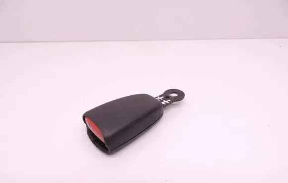 Volvo XC90 Rear seatbelt buckle D77