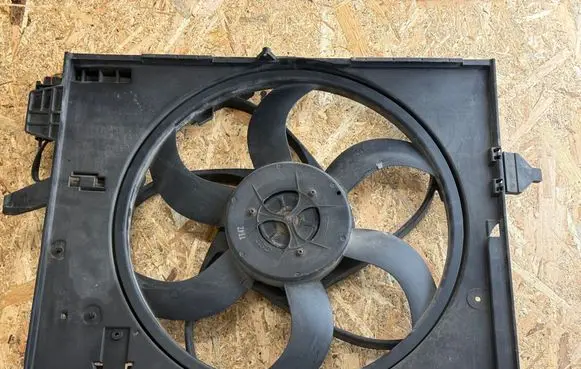 BMW 5 E60 E61 Electric radiator cooling fan 8240440 6931231