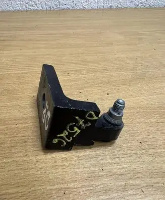 BMW 5 E60 E61 Front door upper hinge 7068078 D7526
