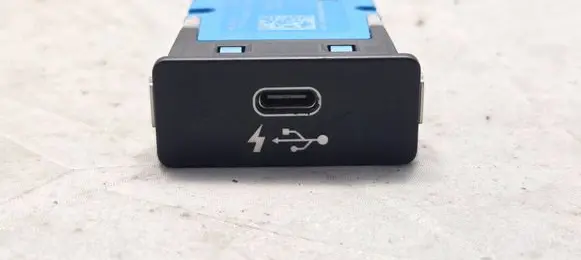 BMW 3 G20 G21 USB socket connector 84108711939 8711939