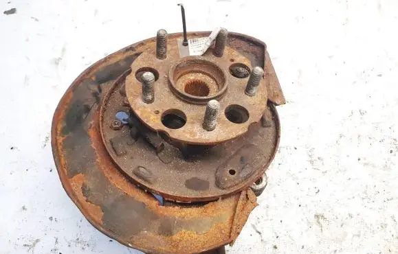 Rear wheel hub