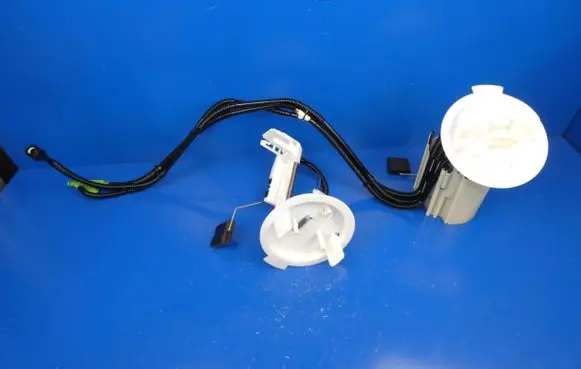 Mercedes-Benz C AMG W204 In-tank fuel pump A2044702294 1582881035 10015