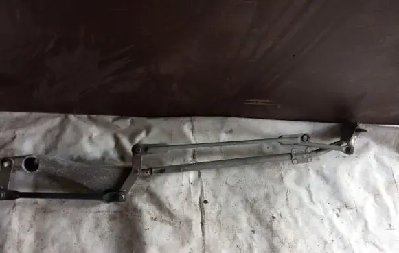 Mercedes-Benz B W245 Front wiper linkage and motor