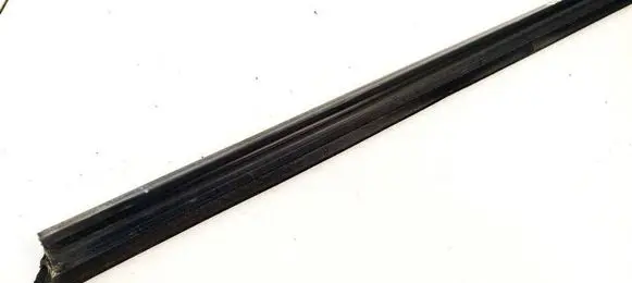 Seat Leon (1P) Rear door glass trim molding 1P0837471