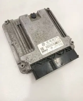 Volkswagen Golf V Engine control unit/module 03C906032H 03C906032 0261201541