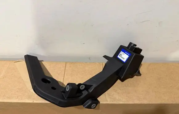 Volvo XC40 Headlight/headlamp mounting bracket 32318691