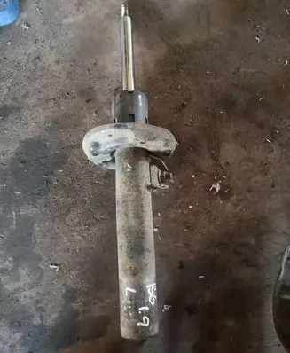 Volkswagen PASSAT B6 Front shock absorber/damper