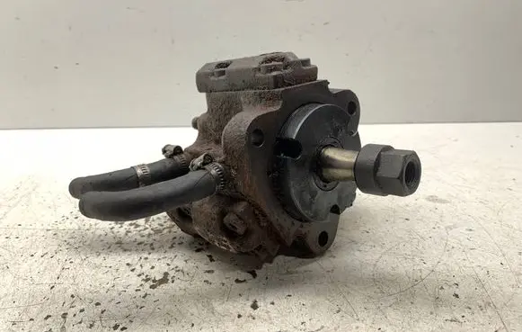 BMW 5 E39 Fuel injection high pressure pump 