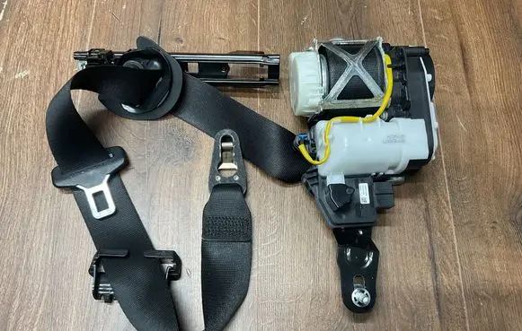 Mercedes-Benz E W213 Front seatbelt A2138600701 A2138605600