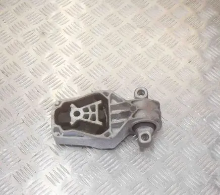 Mercedes-Benz CLA C117 X117 W117 Engine mount bracket A2462401209