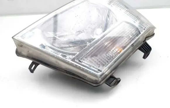Nissan Navara D40 Headlight/headlamp 26010-5X00B 1LE238055-04