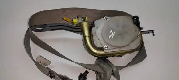 Nissan X-Trail T30 Front seatbelt