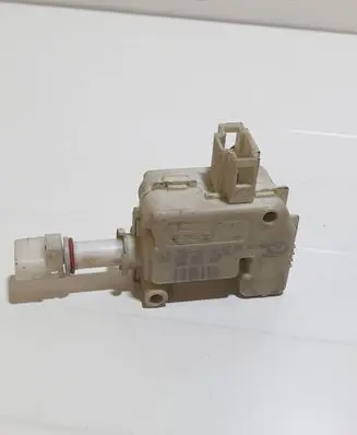 Volkswagen PASSAT B5 Central locking motor 3B0959782 754603 3B0810773A