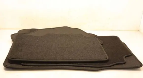 Trunk/boot floor carpet liner