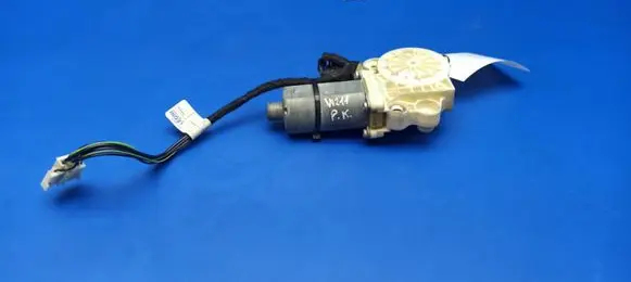 Mercedes-Benz E W211 Front door window regulator motor A2118202942 A2035403705 0130821370