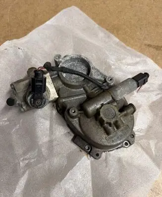 Volkswagen PASSAT B6 Timing chain cover 06F103530