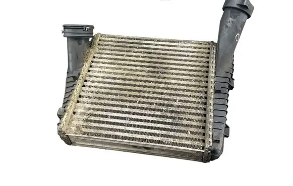 Volkswagen Touareg I Intercooler radiator 7L0145804A