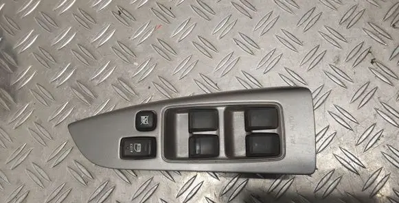 Toyota Corolla Verso E121 Electric window control switch 8404060053