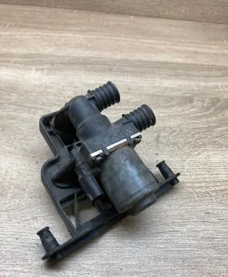 BMW 5 E39 Coolant heater control valve 8379921 1147412154