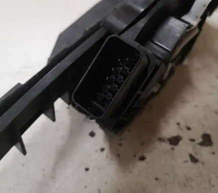 Ford Focus C-MAX Front door lock 3M51R21978