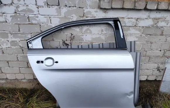 Ford Taurus Rear door