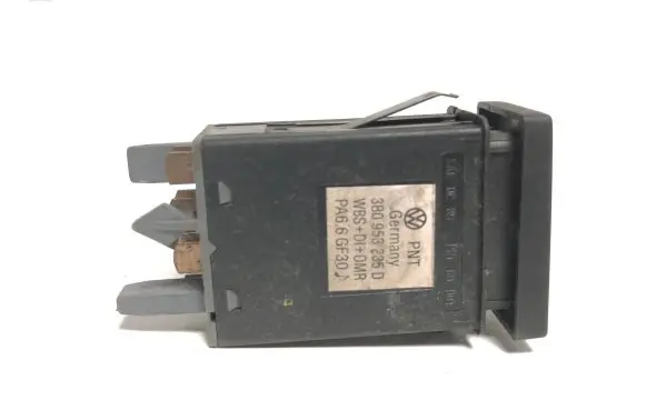 Volkswagen Golf IV Hazard warning light relay 3B0953235D PA66GF30J